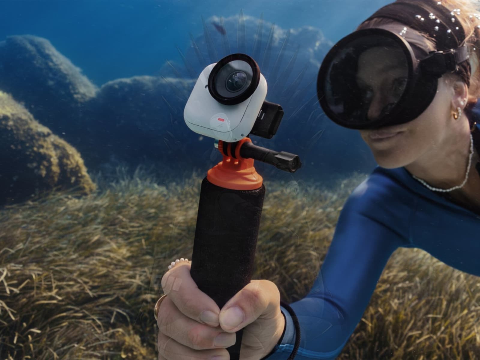 Insta360 GO Ultra: la action cam POV a mani libere scende a 241€